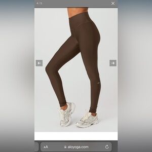 Matching Alo Set (Airlift Advantage Racerback Bra + High Waist Airlift Legging)